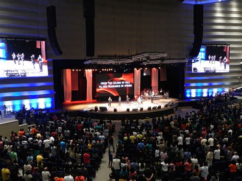 Protestantism in the Philippines: Megachurch fever .